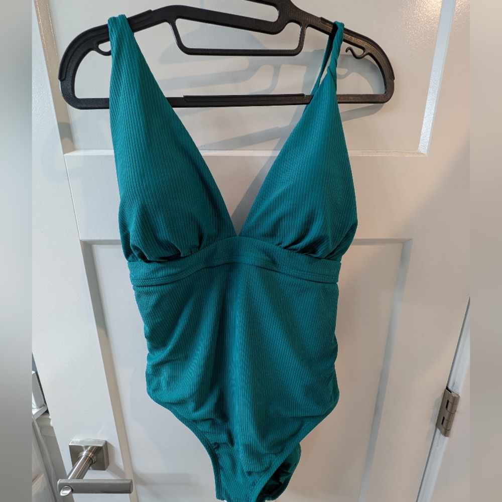 Time & Tru Woman's Ribbed One Piece Plunge Adjustable Halter Swimsuit, XL